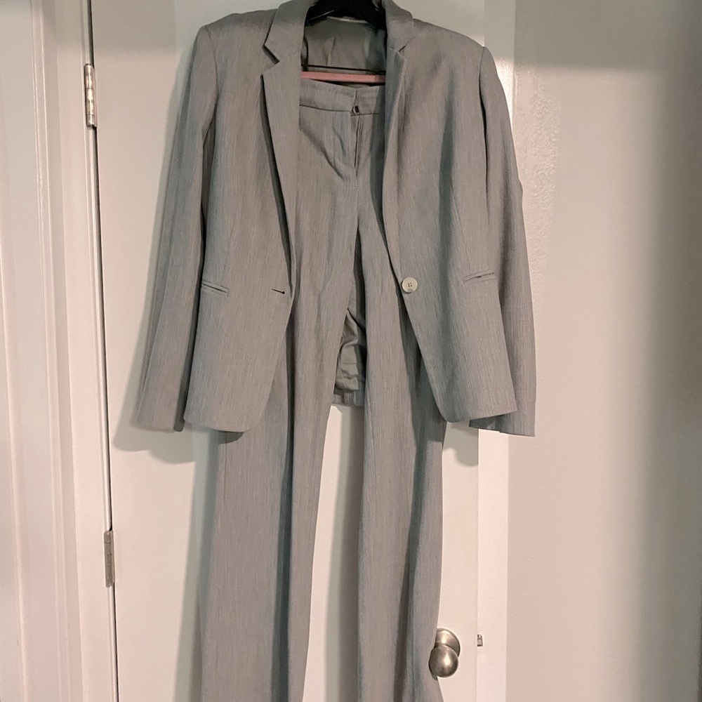 Express 2 piece Women’s suit (gray)